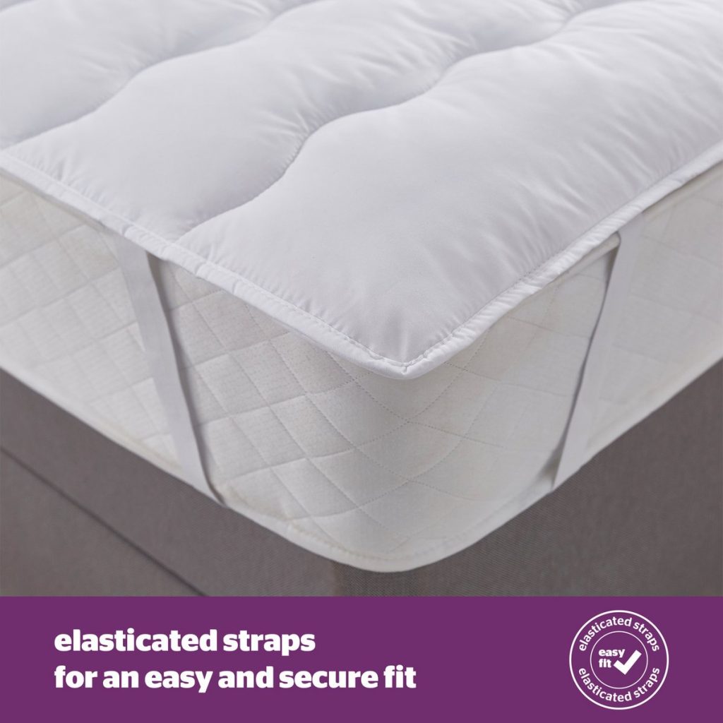 Corner strap of the Silentnight Soft Like Down topper