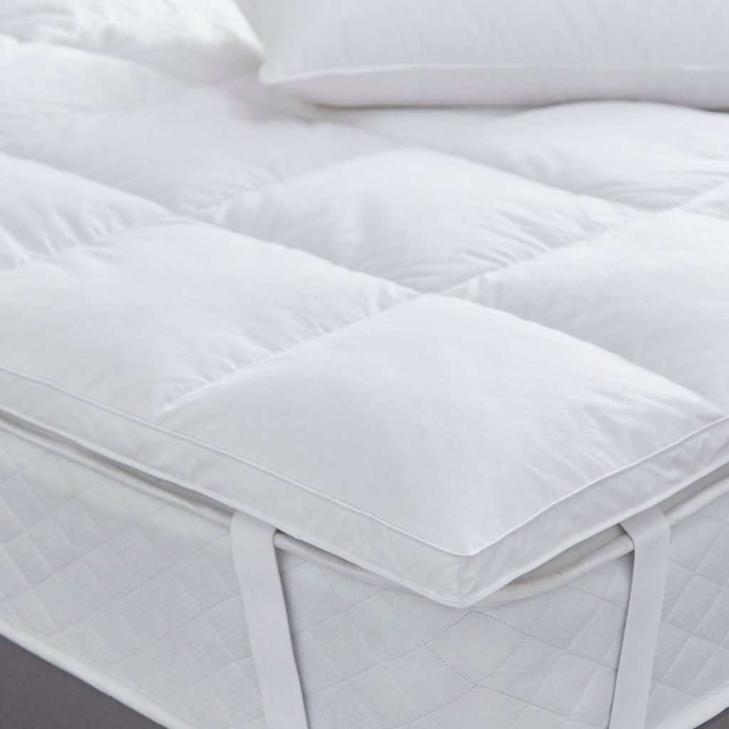 Silentnight Ultimate Luxury Hungarian Goose Feather and Down Mattress Topper