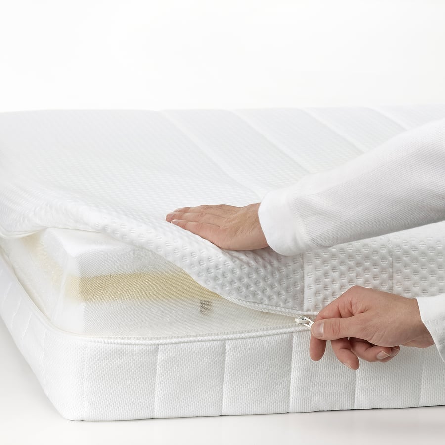 IKEA Åkrehamn cover being unzipped to show the foam core