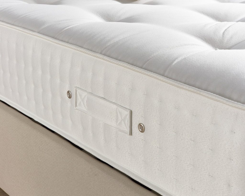 Tufted top and stitched border of the Aspire 3000 mattress