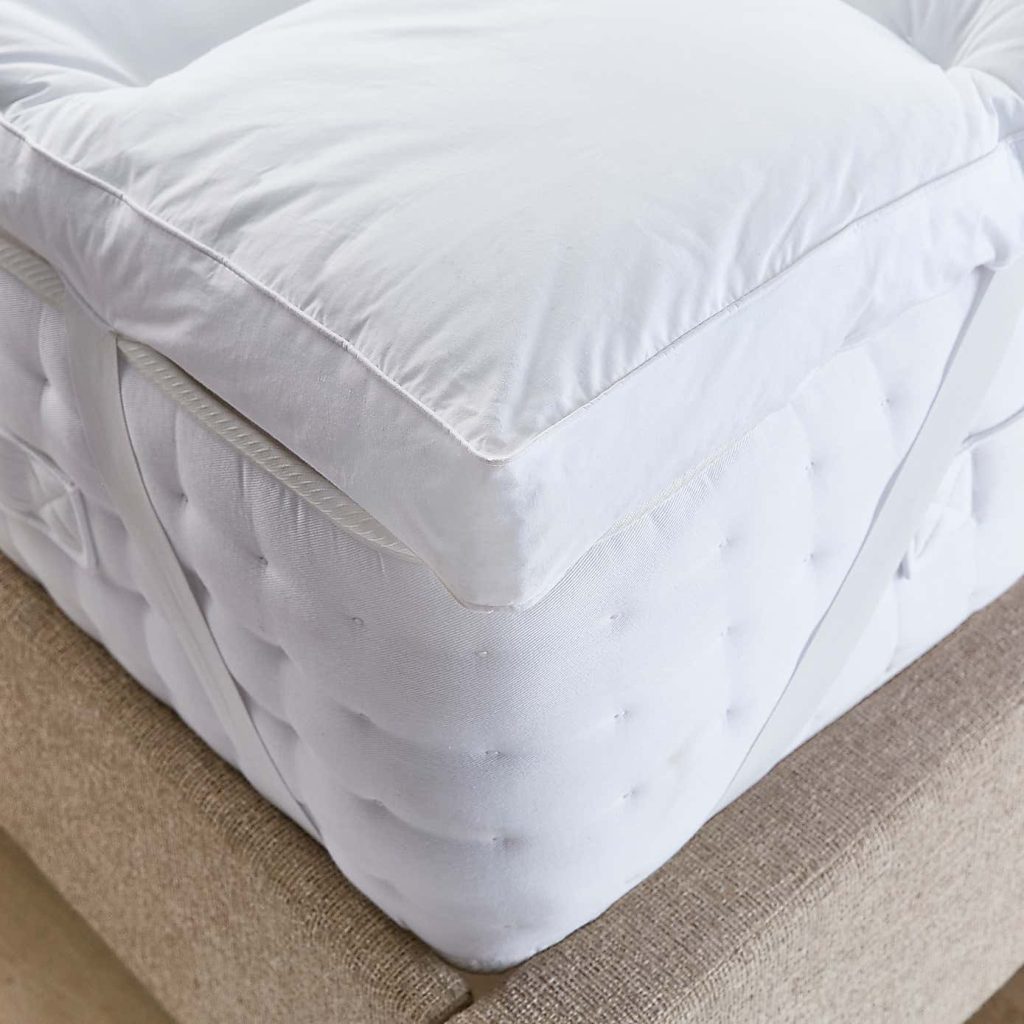Dorma Full Forever Anti-Allergy topper walled edge and strap
