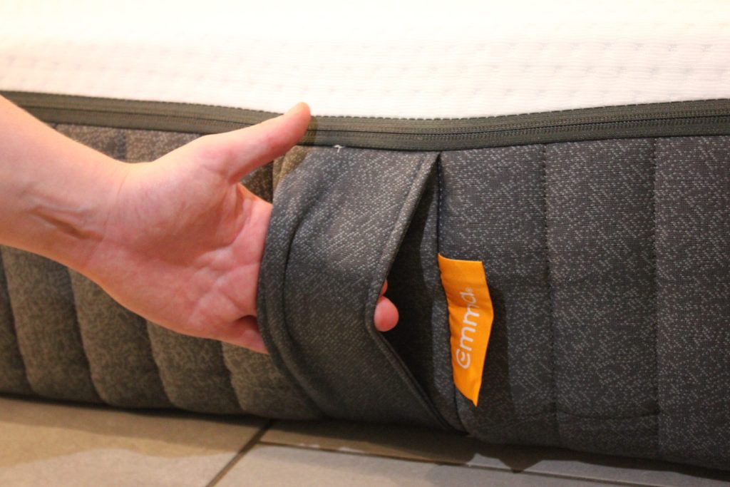 Side carry handle on the Emma Original mattress