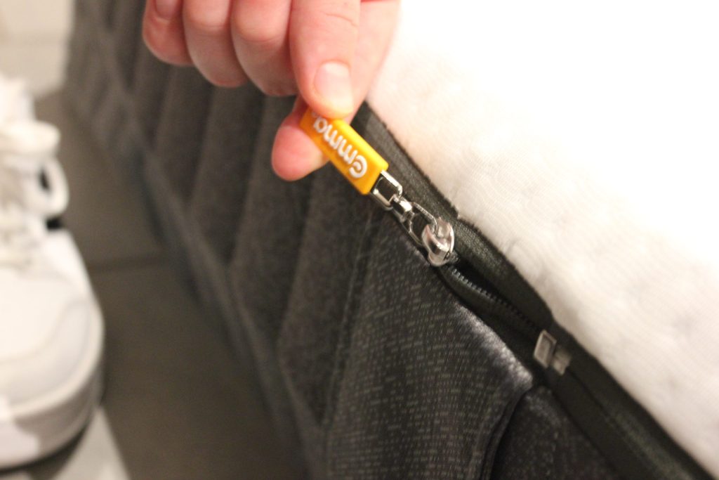 Zip pull on the removable cover of the Emma Original