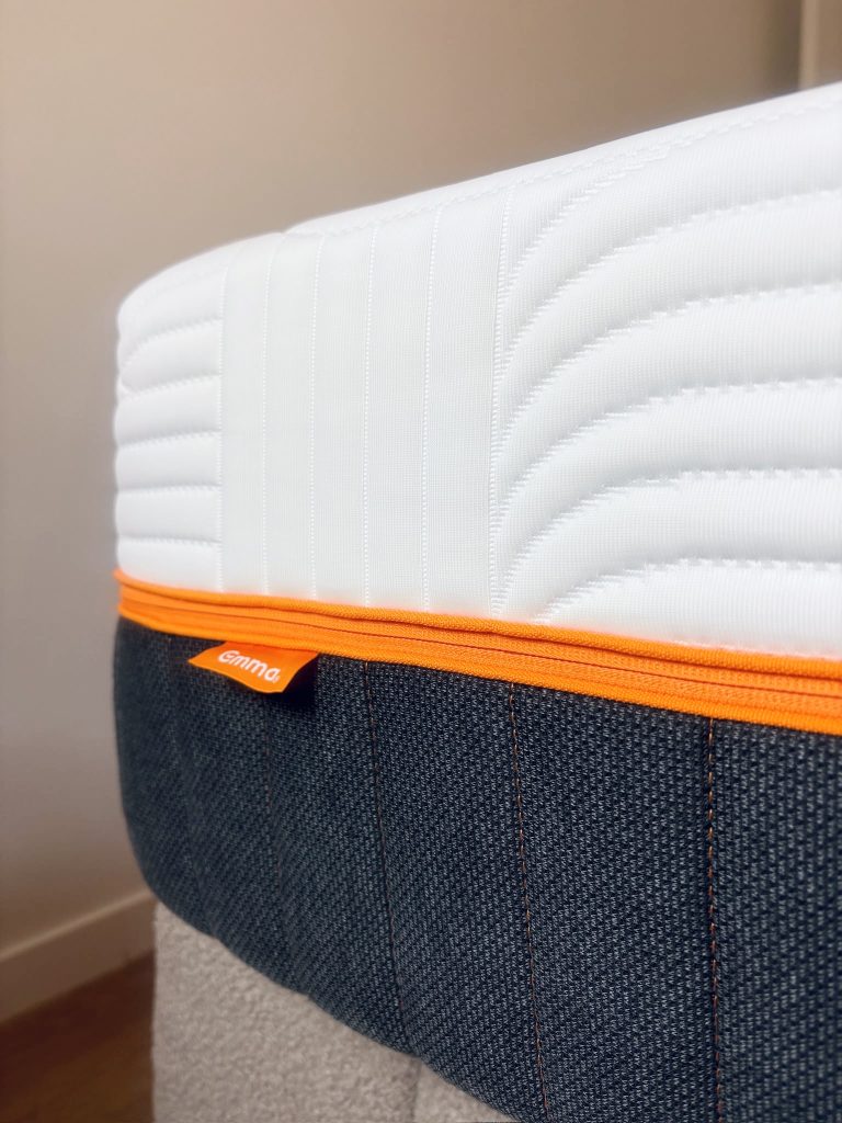 Quilted border and orange piping of the Emma Performance