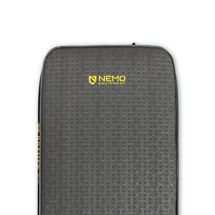 Head end of the NEMO Roamer mattress with its hexagonal stretch top
