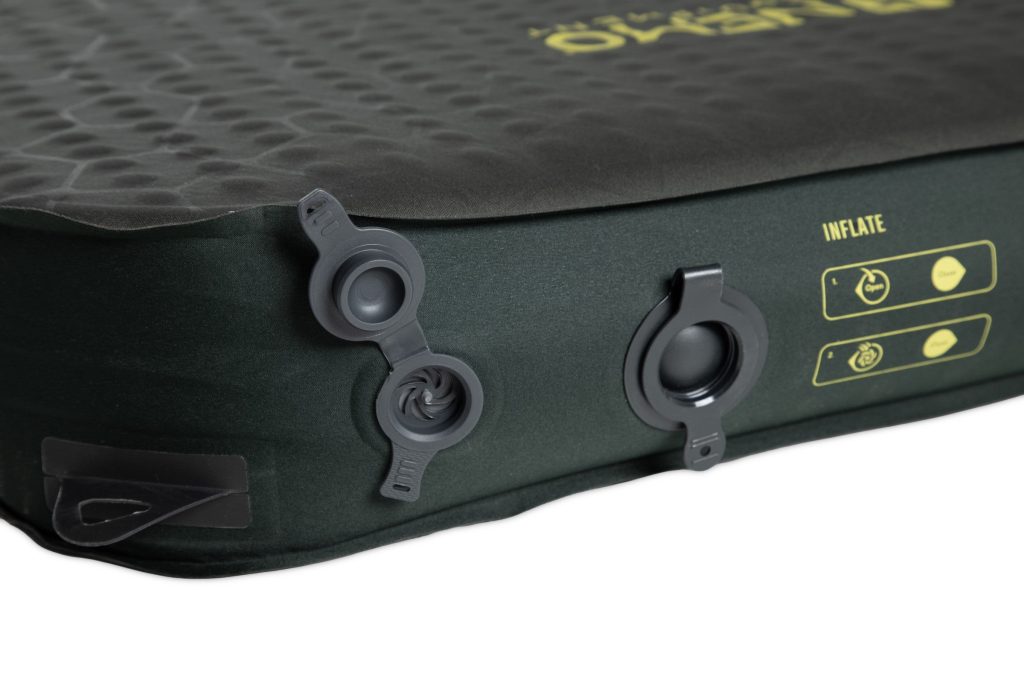 Laylow valve and dump valve on the side of the NEMO Roamer mattress