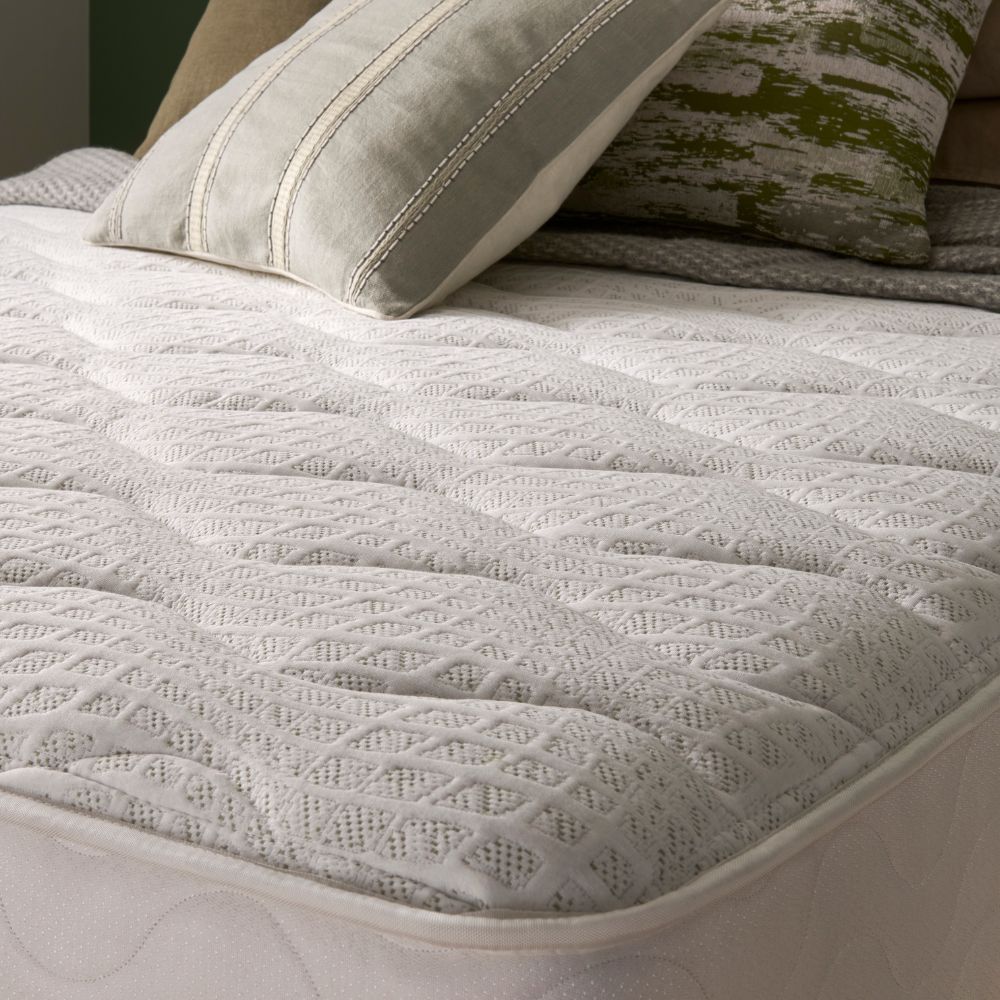 Silentnight Comfort Breathe 1000 Pocket mattress, close-up of the quilted sleep surface