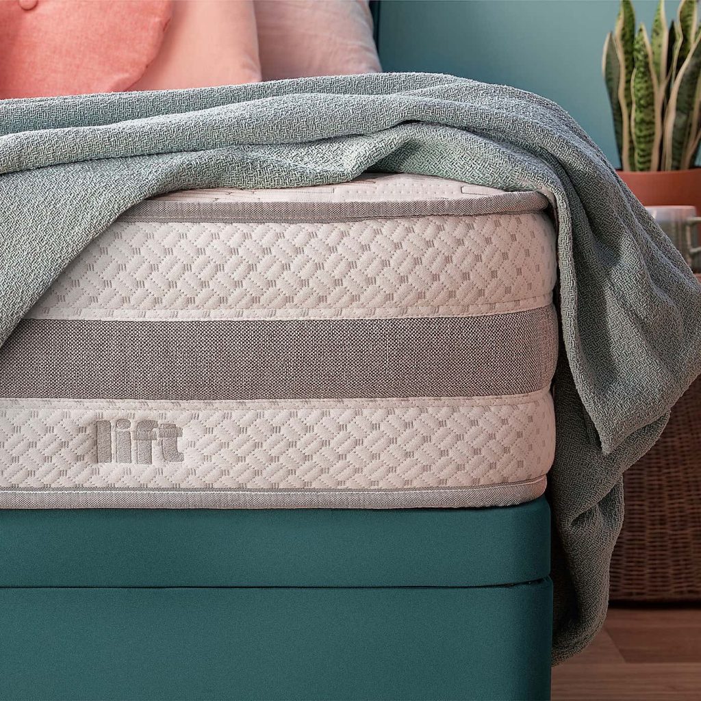 Silentnight Lift Replenish Hybrid 2000 mattress, side border with the Lift logo