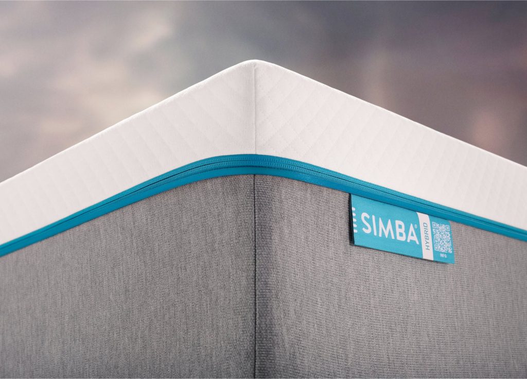 Simba Hybrid Mattress corner with the Simba label and blue zip