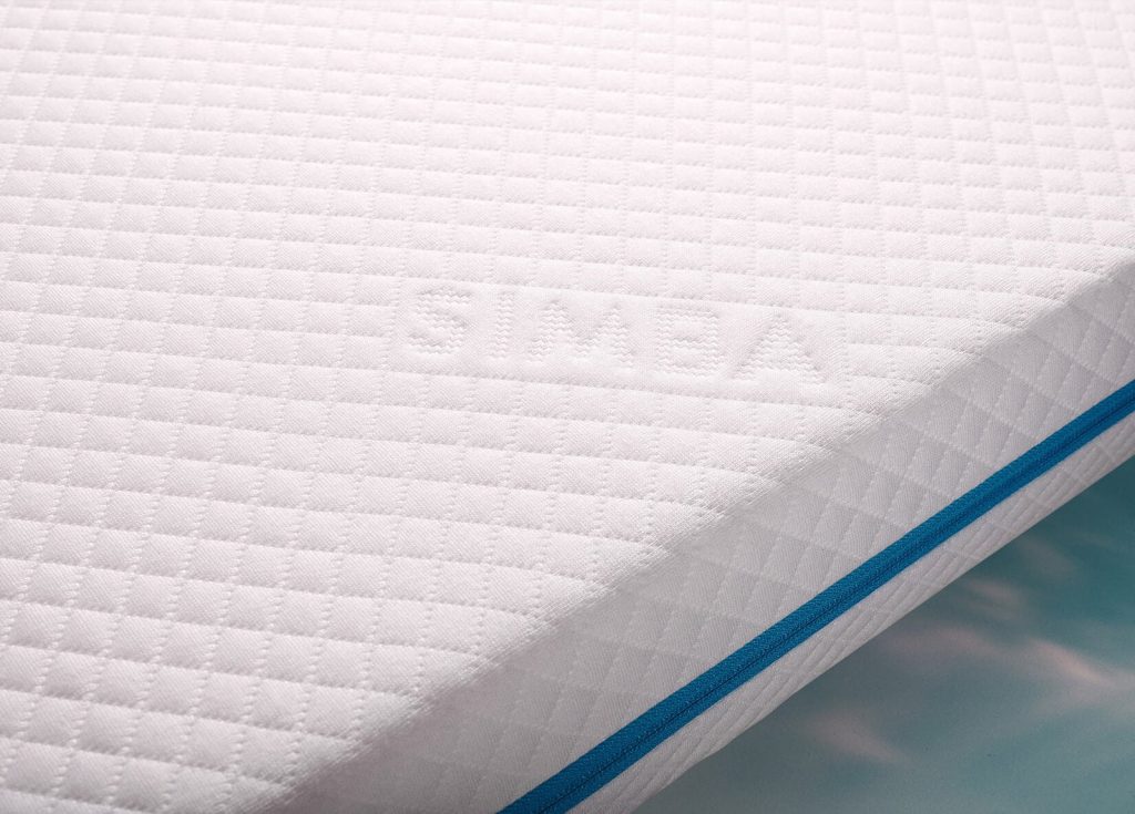 Simba Hybrid Cot Bed Mattress close-up of the knitted cover and blue zip