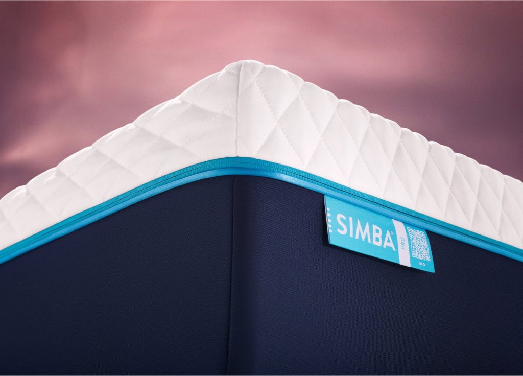 Simba Hybrid Pro Mattress corner with the Simba label and blue zip