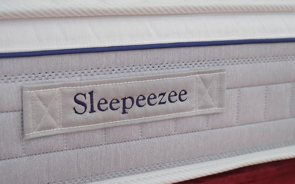 Sleepeezee label and air vent border on the ActivFlex Response 3600