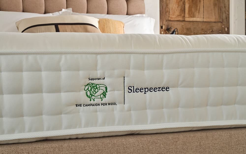 Campaign for Wool badge on the border of the Sleepeezee Wool Luxe 2800