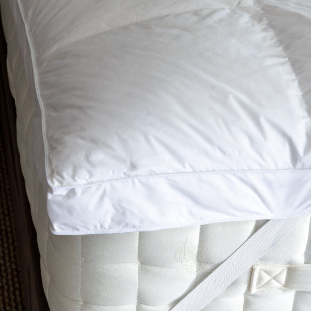 Dual chamber depth of the Soak&Sleep goose down topper