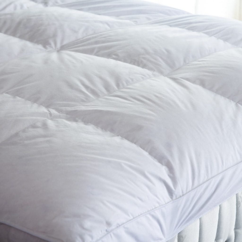 Cassette-stitched surface of the Soak&Sleep goose down topper