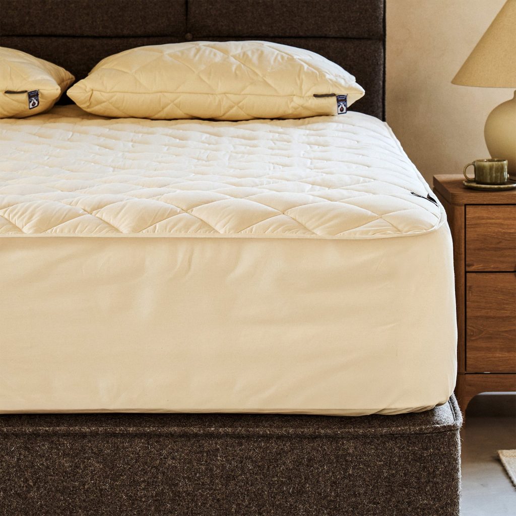 Woolroom Deluxe Washable Waterproof Wool Mattress Protector