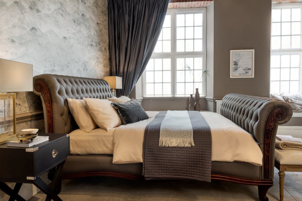 And So To Bed Bonaparte Deep Buttoned Bed