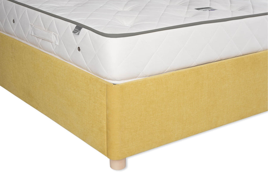 Naturalmat Mohair Mattress, corner with tufting, handle and grey piping