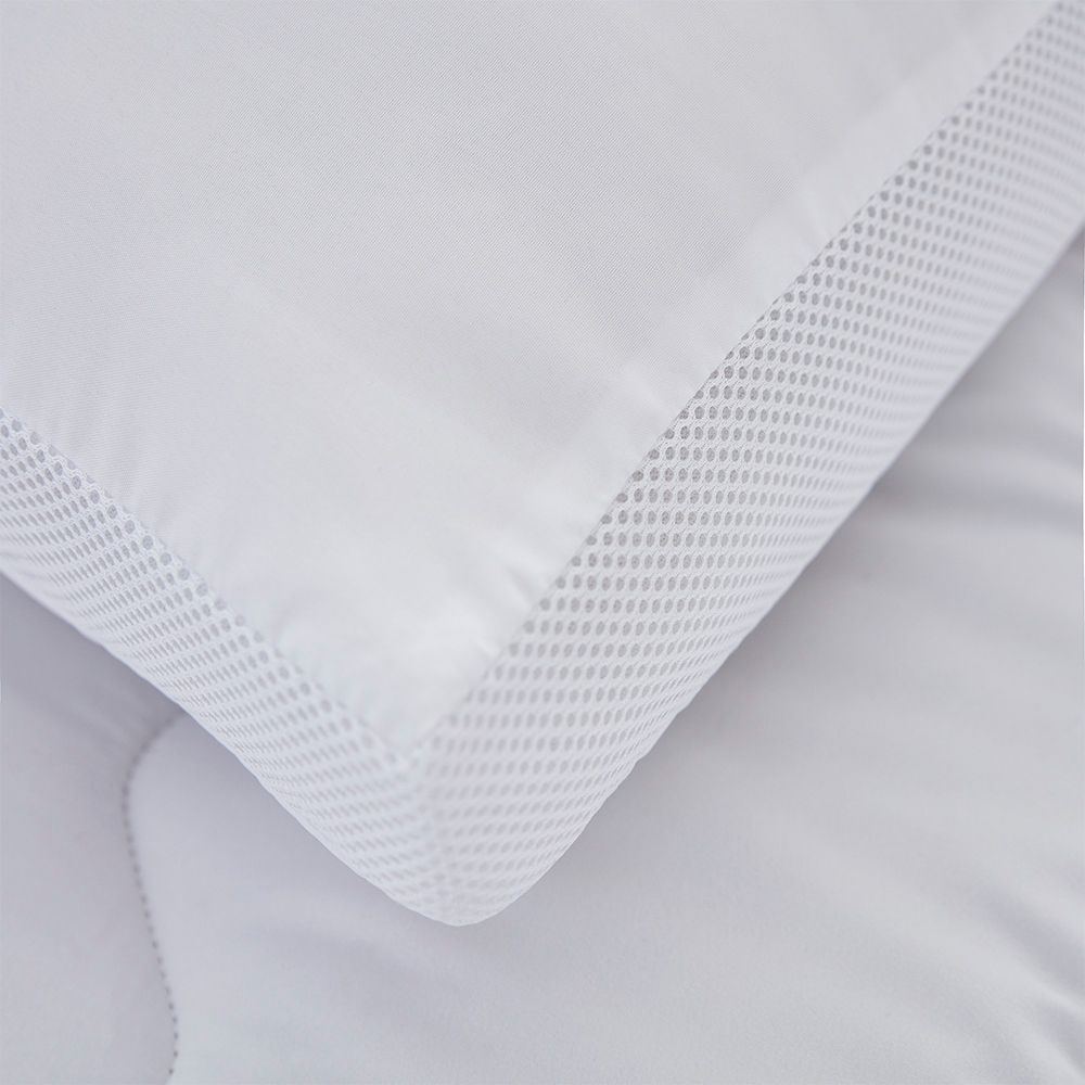 Close-up of the air mesh fabric on the corner of the Silentnight Airmax Pillow