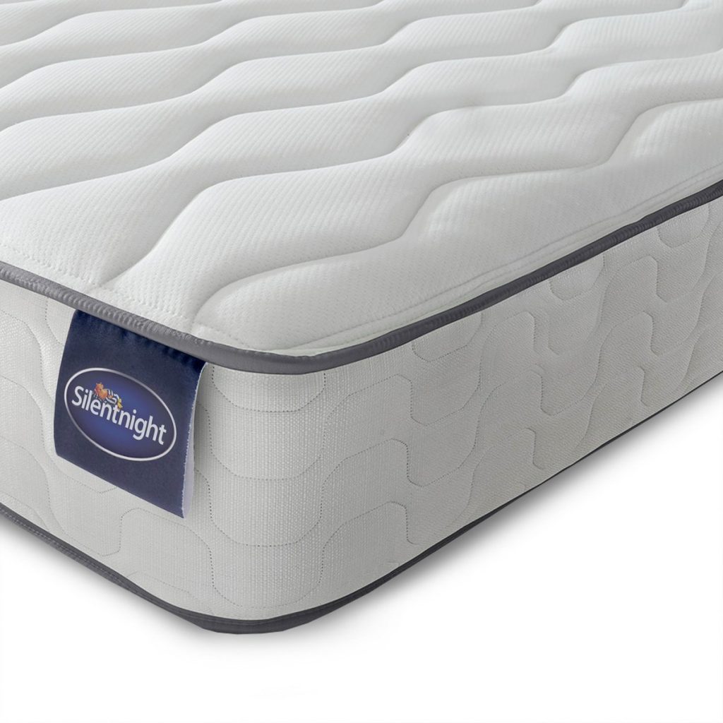 Silentnight Middleton 800 Pocket Comfort mattress, corner with quilted knit cover and label
