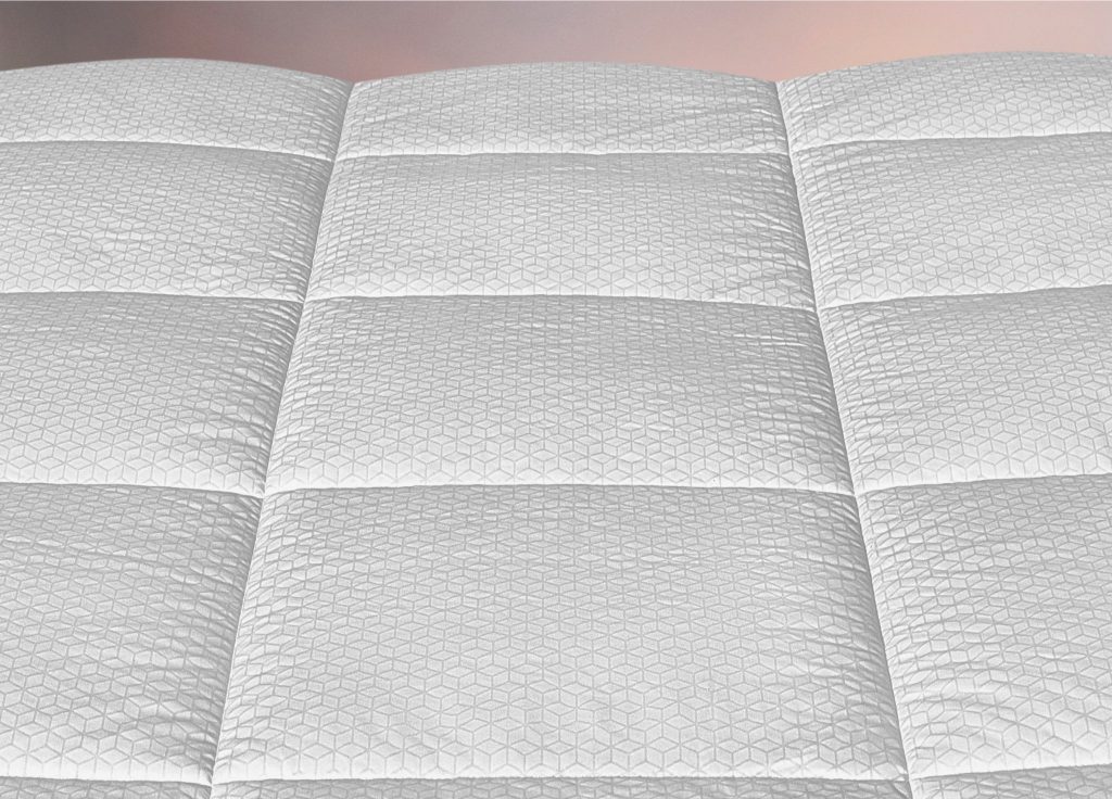 Simba Hybrid Duvet, close-up of the square box stitching
